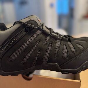 Men's Chameleon 8 Stretch Tactical Work
Shoe